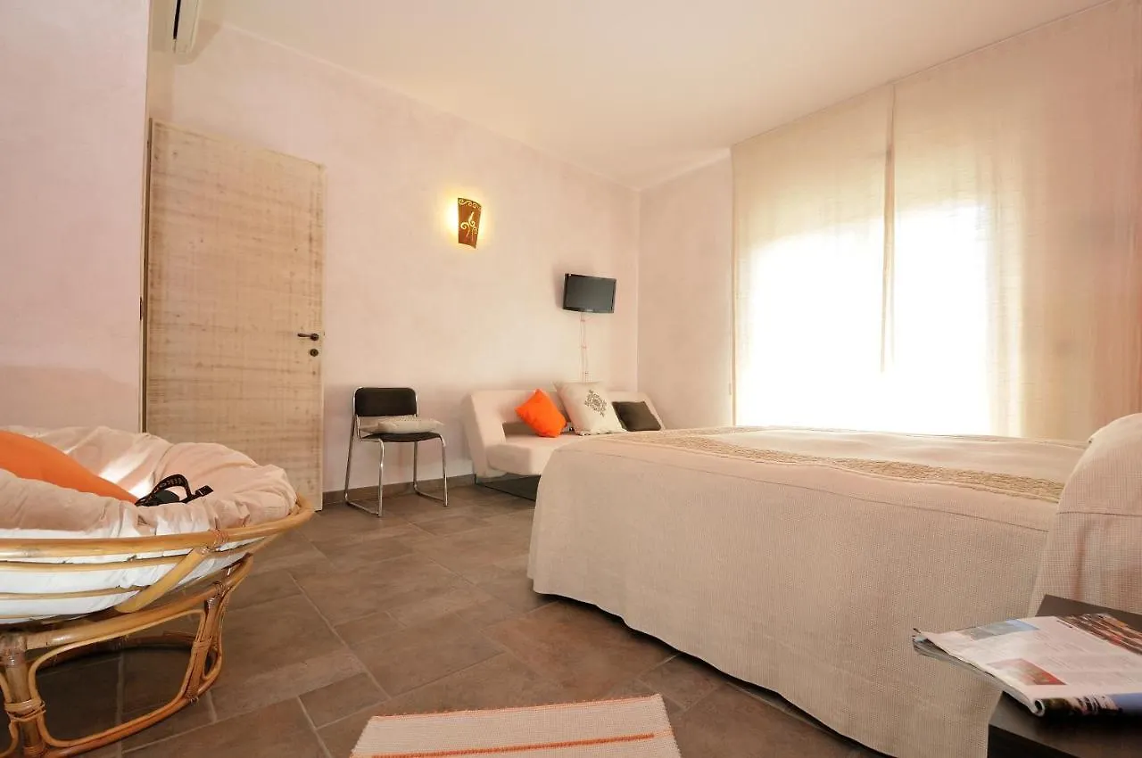 Bed and Breakfast Le Stanze di Patika Tortolì Bed & Breakfast
